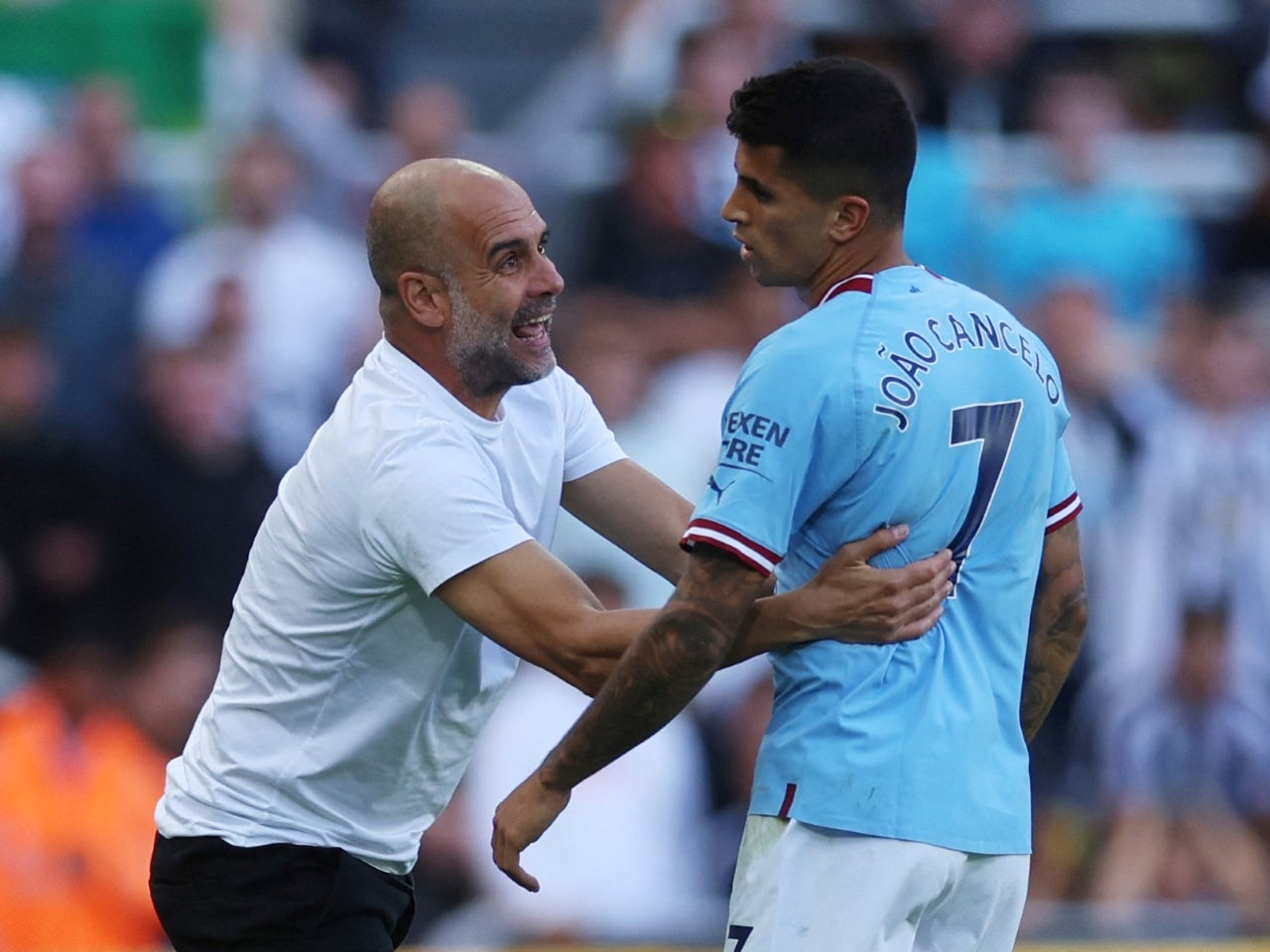 pep-guardiola-joao-cancelo.jpg