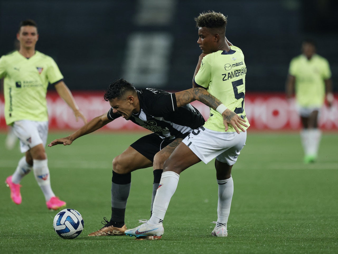tiquinho-soares-oscar-zambrano.jpg
