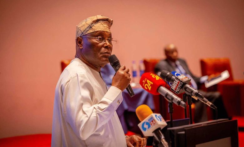Atiku-Abubakar-with-Nigerian-Guild-of-Editors.png-780x470.jpg