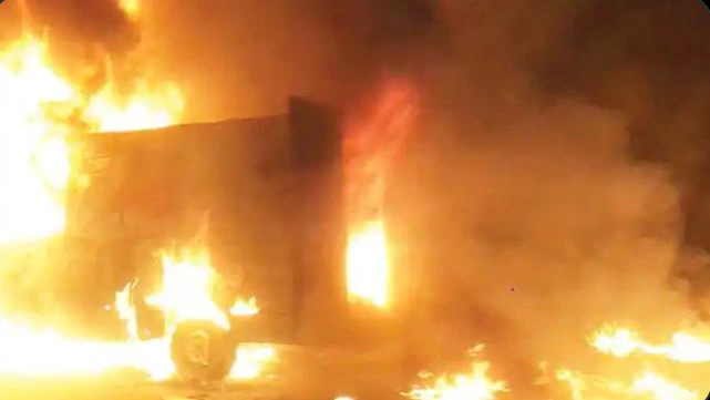 Anambra LG Secretariat Is Burned Out - Reactions