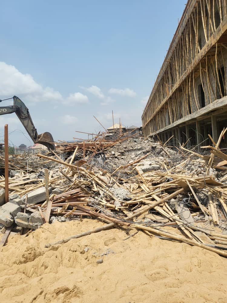 Many-trapped-as-building-collapses-in-Onitsha-market.jpg