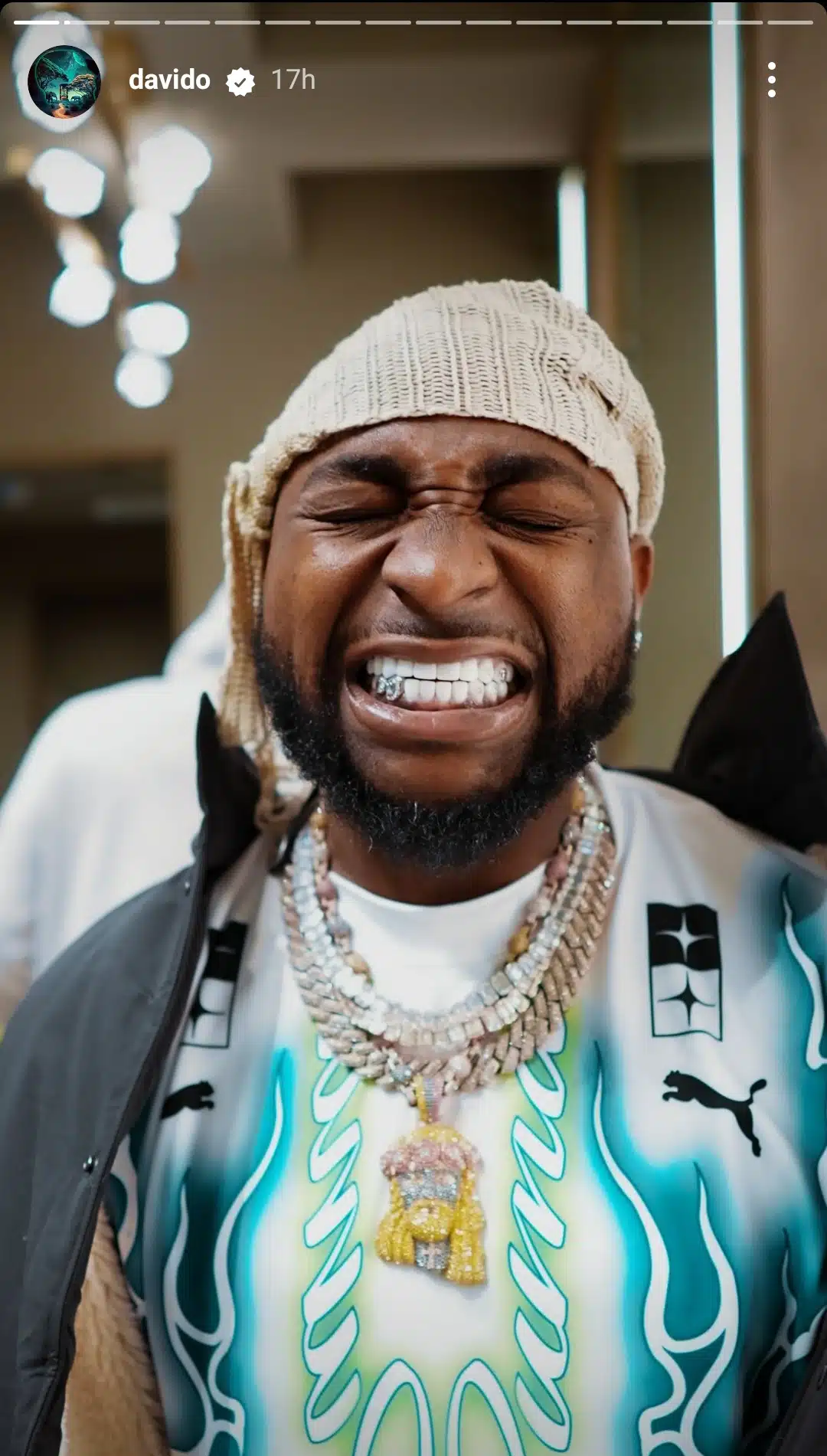 Davido shows off his brand-new diamond teeth and antique gold necklace.